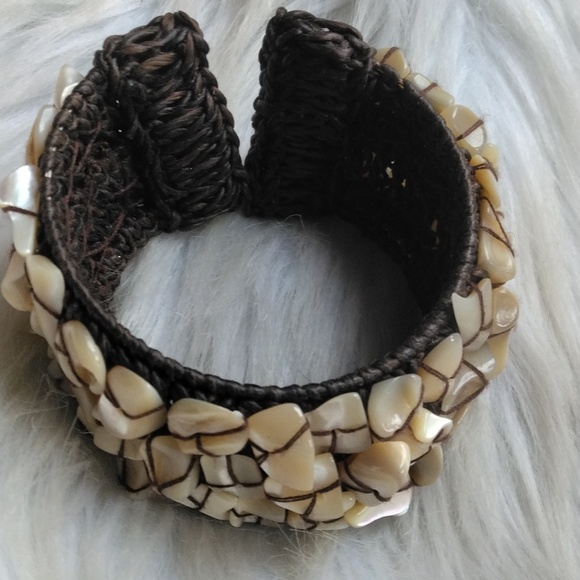 Beautiful Flashy Mother Of Pearl Bracelet - Picture 2 of 6